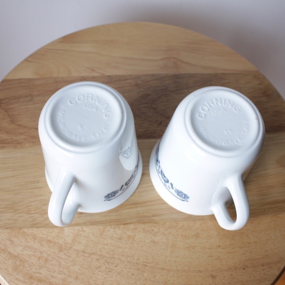 | MOVING SALE | • the vtg Corningware mugs - Picture 5 of 6